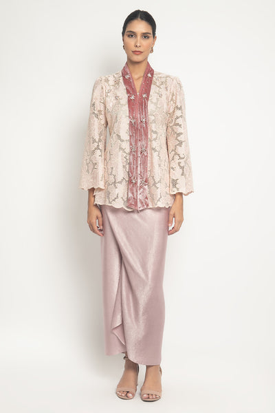 Kila Kebaya Set in Blushing Pink