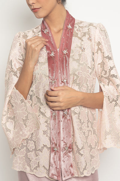 Kila Kebaya Set in Blushing Pink