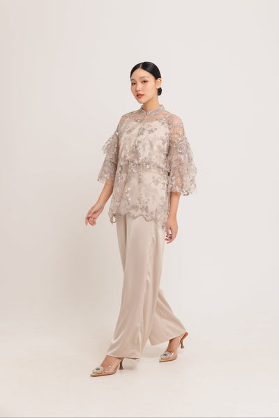Mandy Blouse in Latte