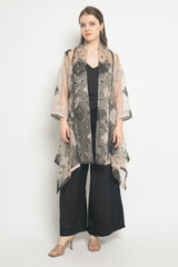 Queens Outer in Black Creme