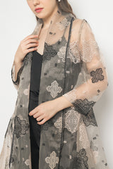 Queens Outer in Black Creme