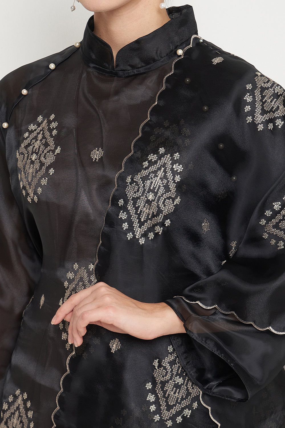 Kirana Tenun Set in Black
