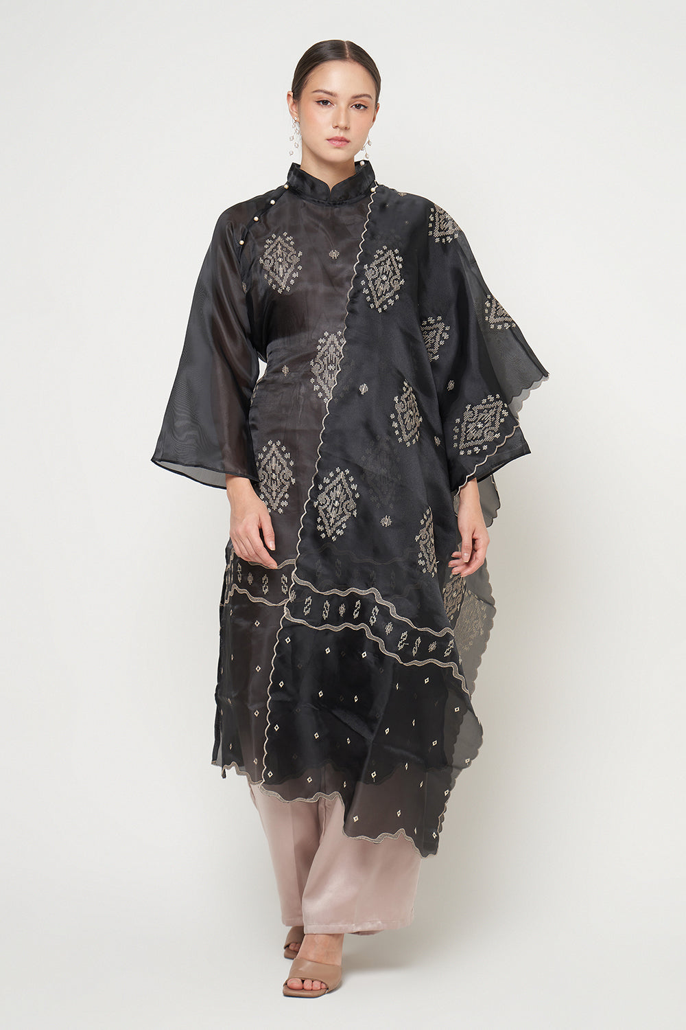 Kirana Tenun Set in Black