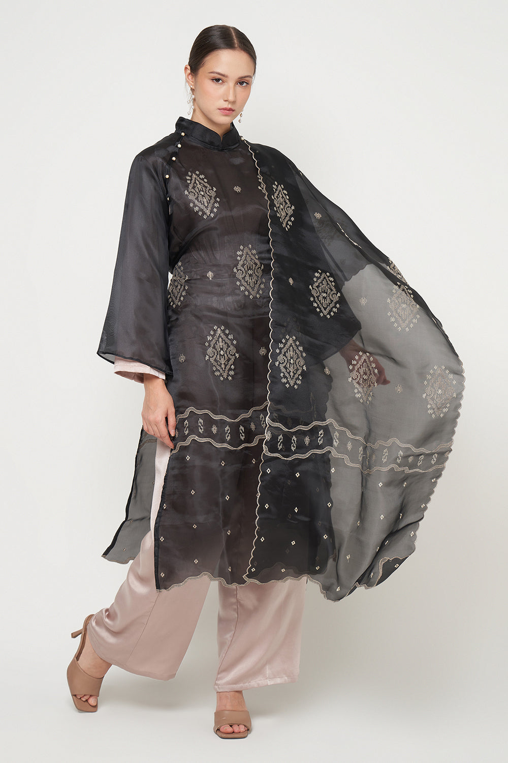 Kirana Tenun Set in Black