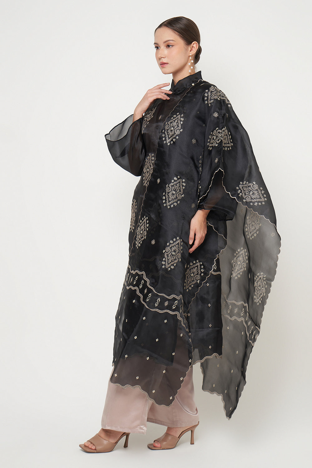 Kirana Tenun Set in Black
