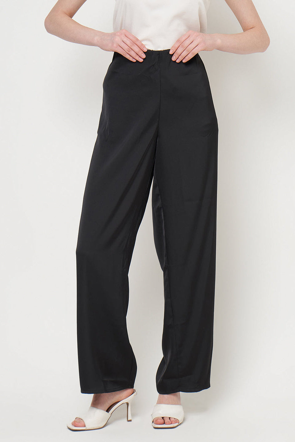Isaura Pants in Black