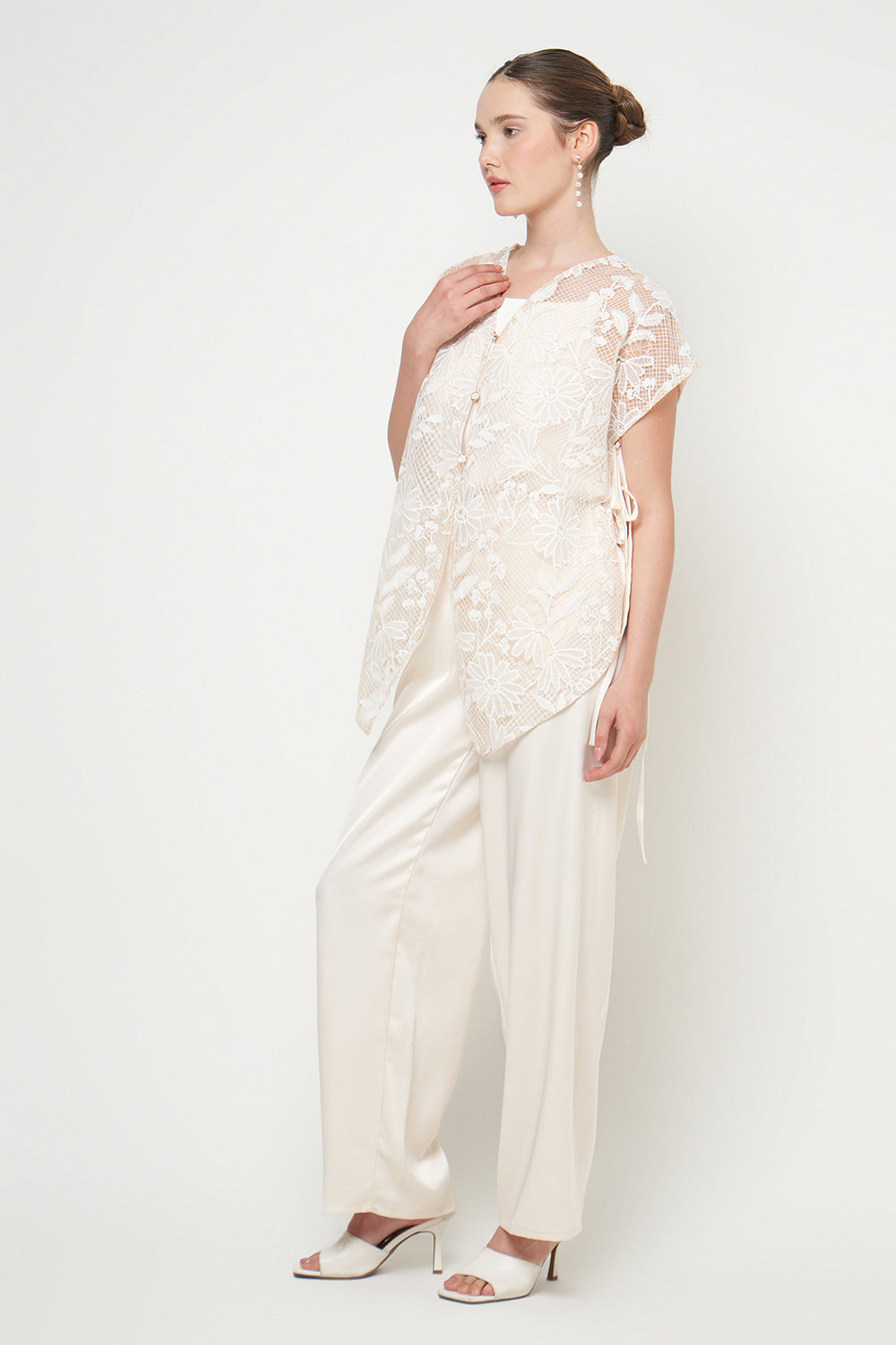 Kevia Top in Ivory