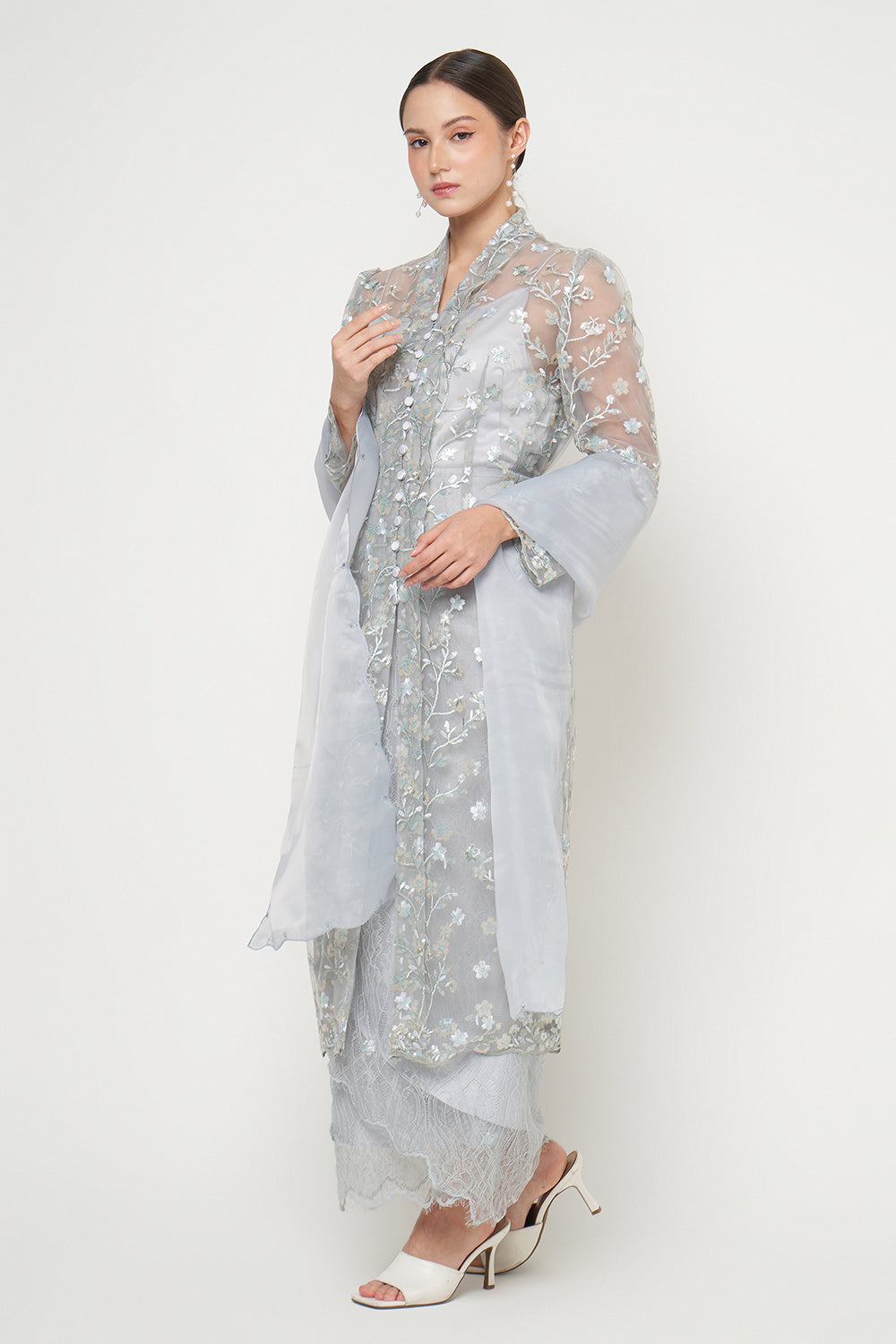 Kanaya Long Kebaya Set in Light Grey