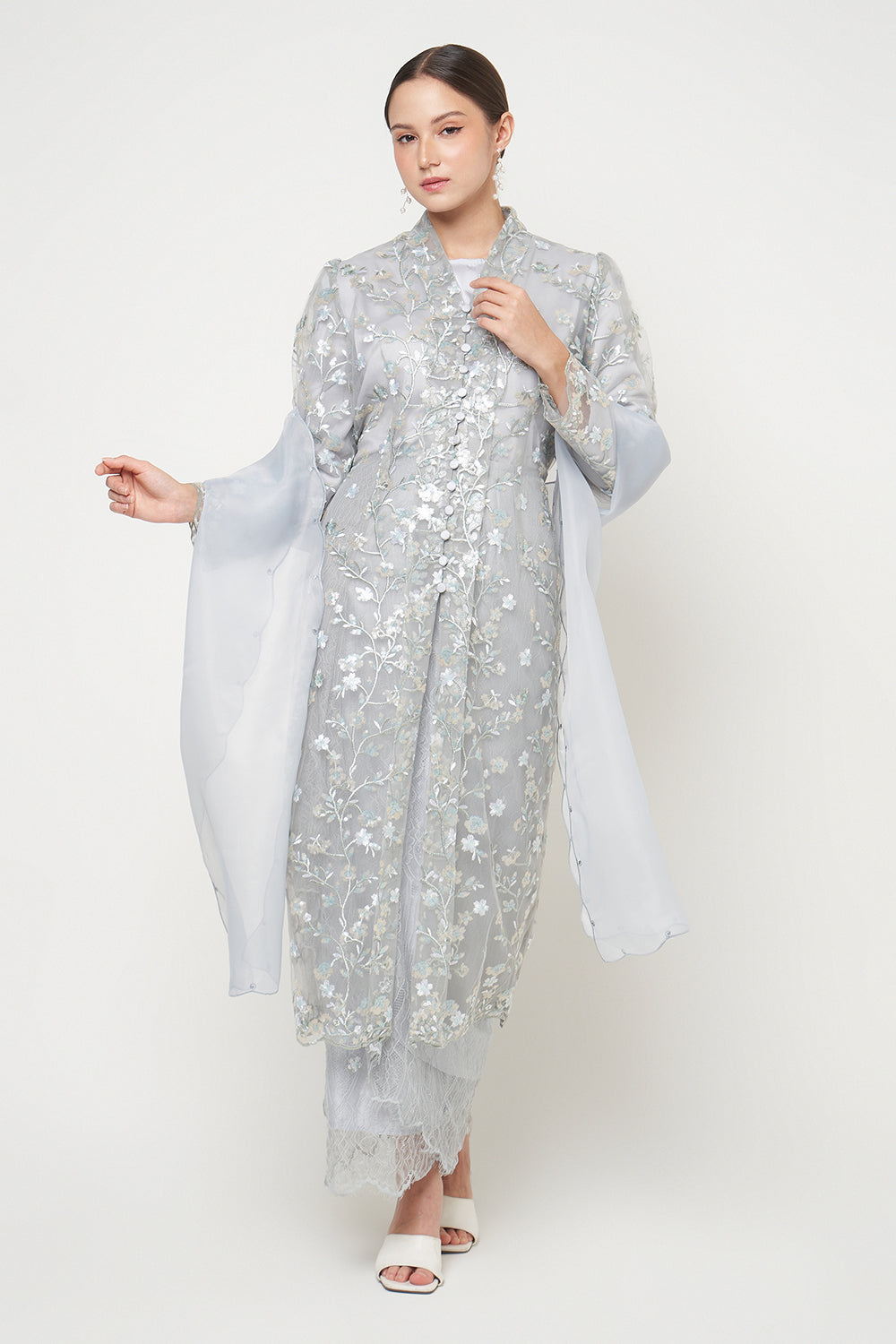 Kanaya Long Kebaya Set in Light Grey