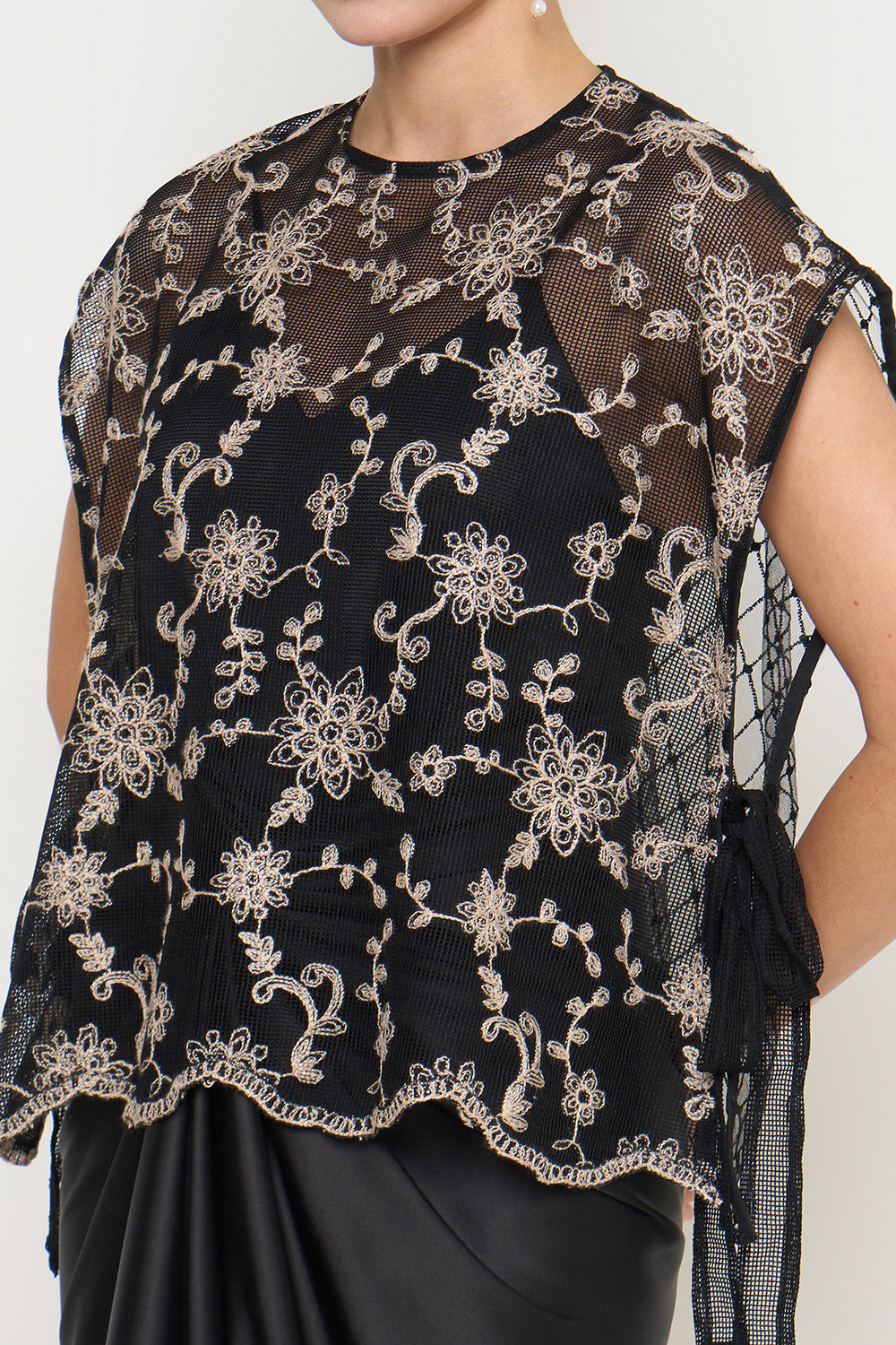 Nala Flower Vest in Black
