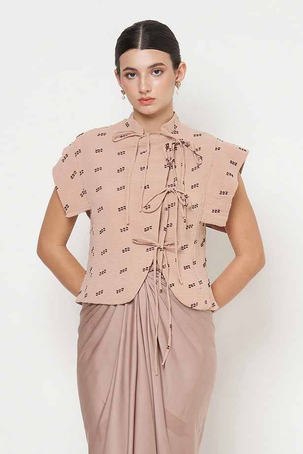 Zora Top in Ligth Brown