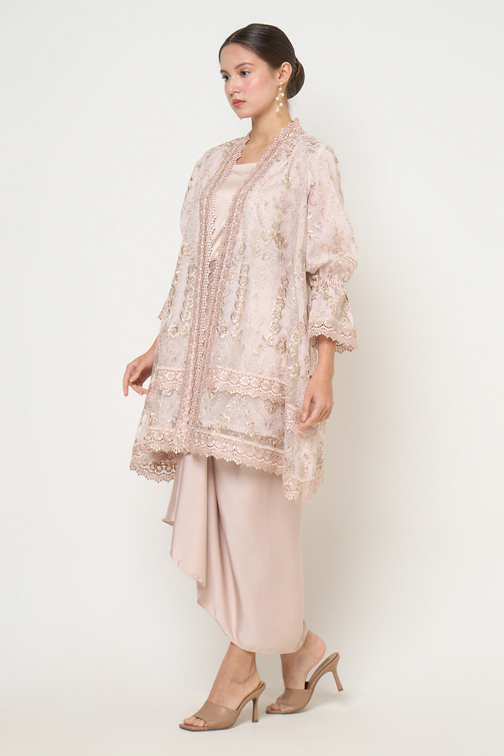 Ayna Outer Top in White Peony