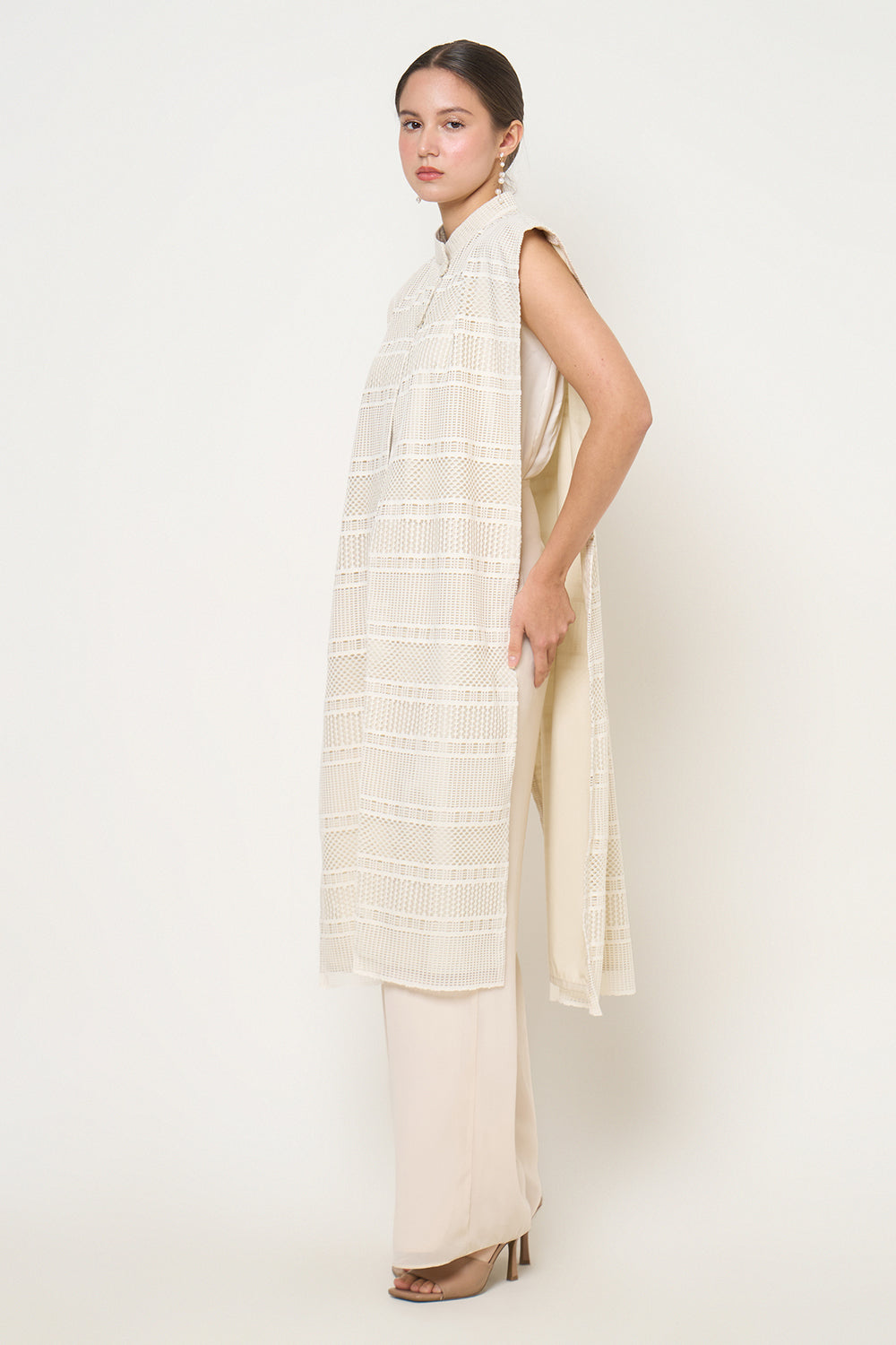 Aksa Long Vest in Soft Beige