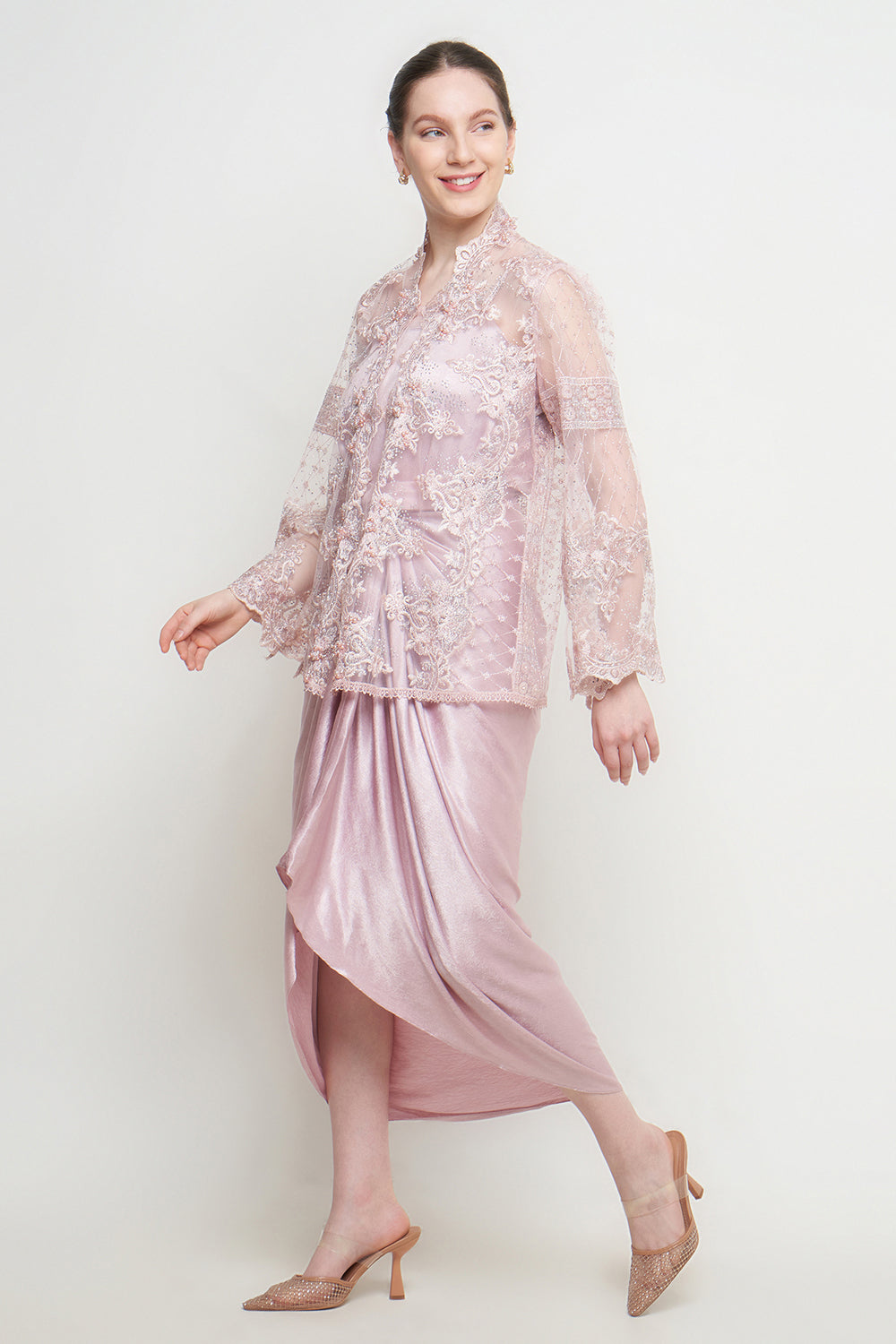 Nayra Kebaya Set in Pink