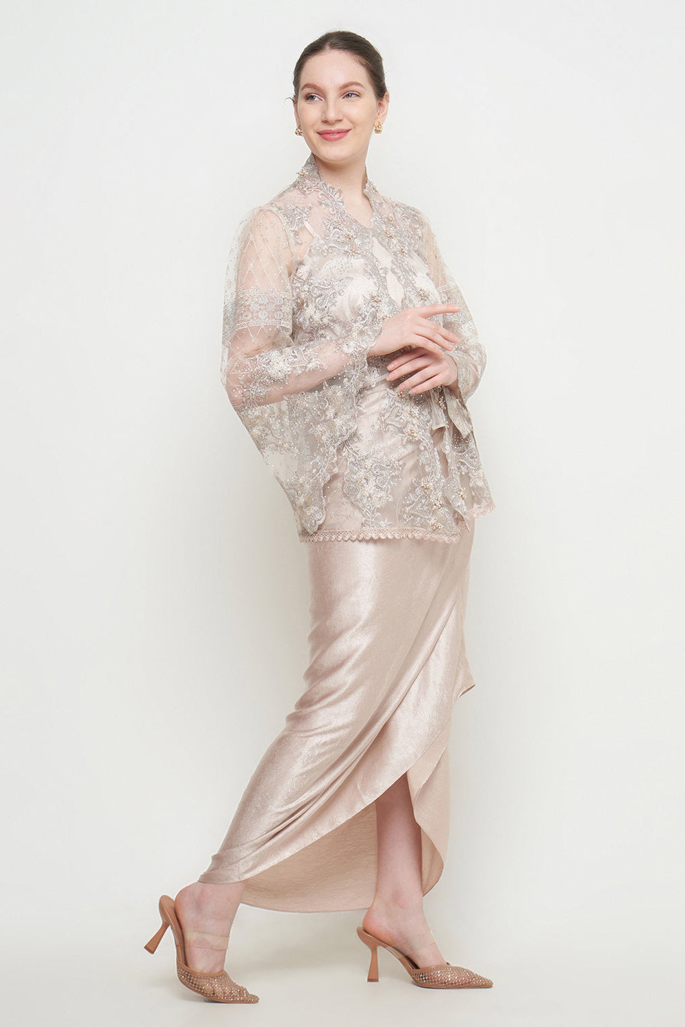 Nayra Kebaya Set in Champagne