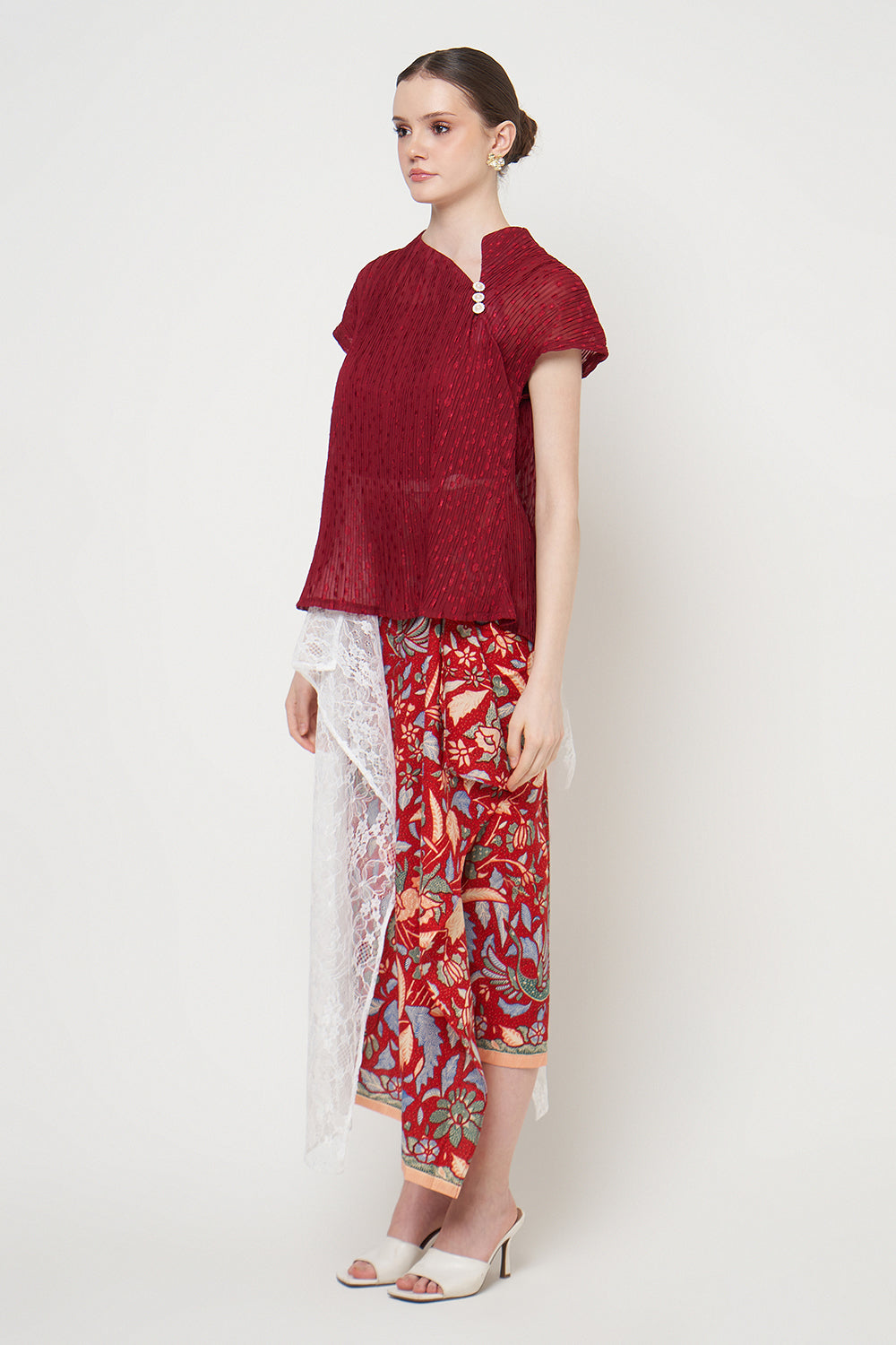 Maramis Set in Maroon