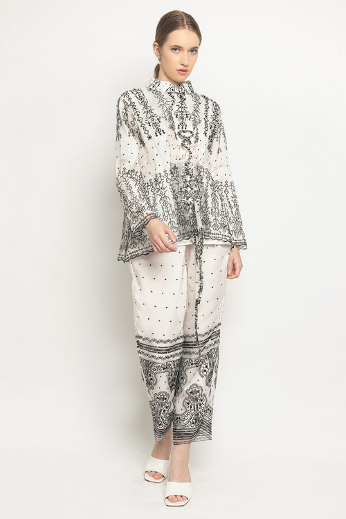Senda Gurau Set in White