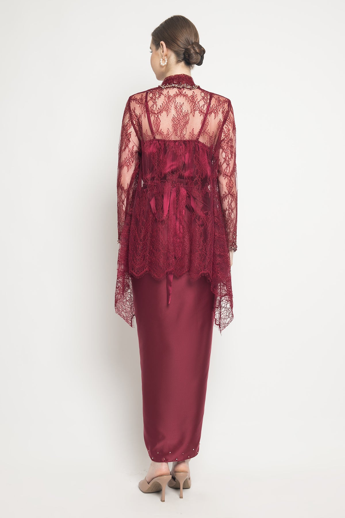 Delila Kebaya Set in Maroon by Klambi Atelier Dresshaus