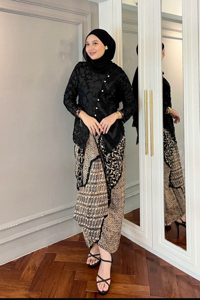 Gandari Kebaya Top in Black