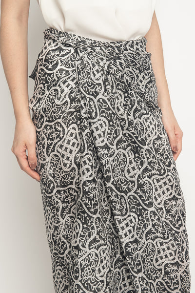 Pulo Batik Lilit Skirt in Black White