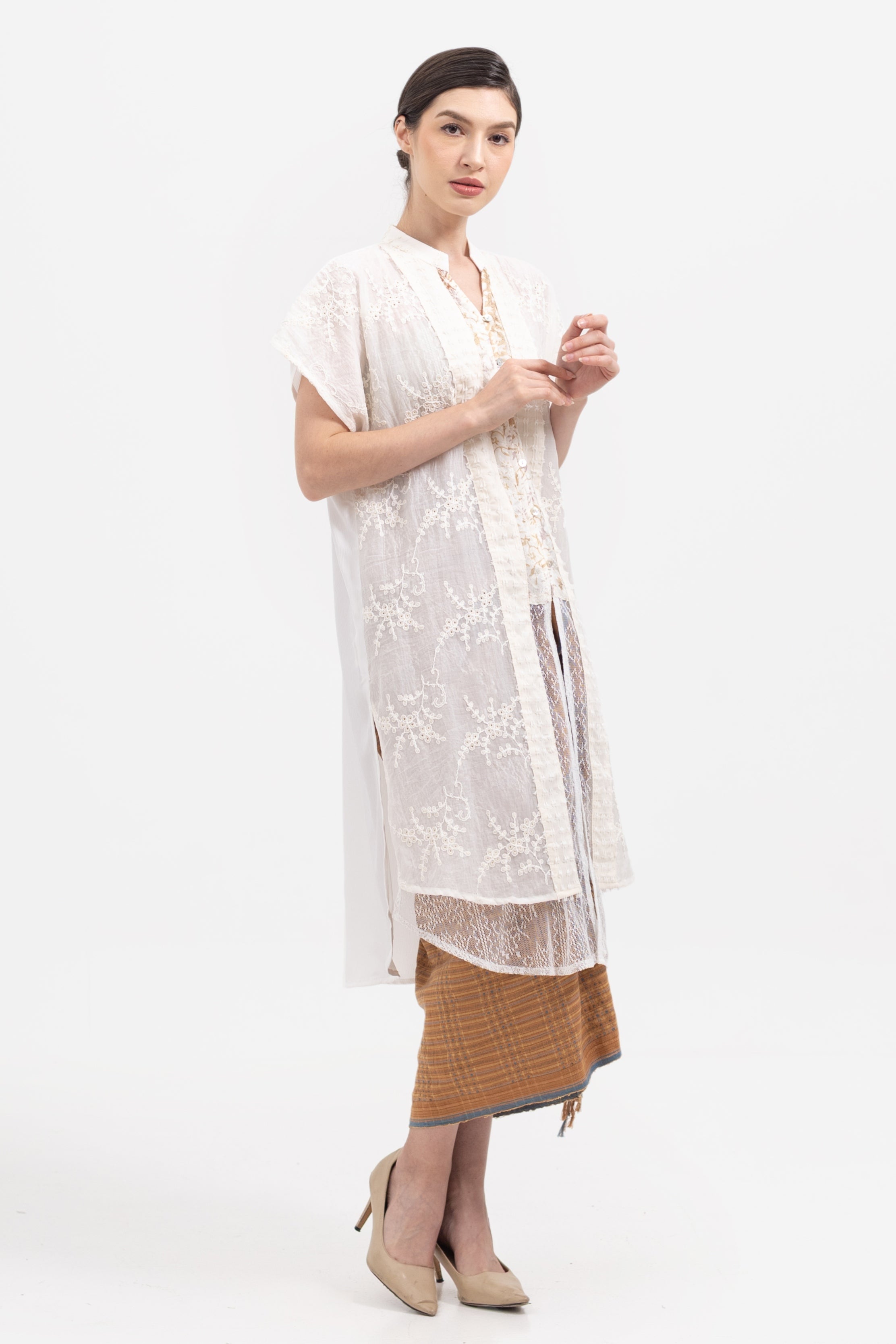 Indira Tunik Top in Broken White Sleeveless