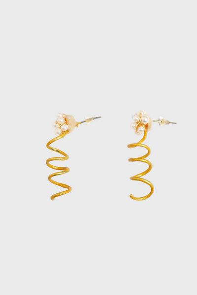 Solitaire Pearls Earrings in Gold