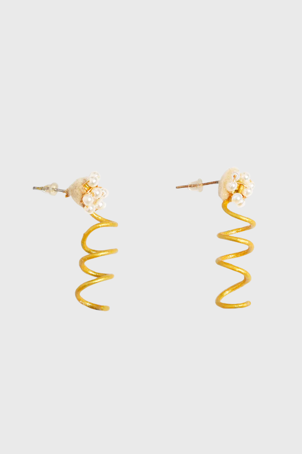 Solitaire Pearls Earrings in Gold