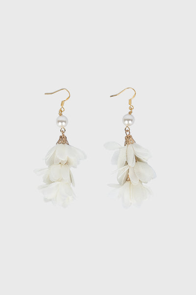 Lilith Earring in White Pearl